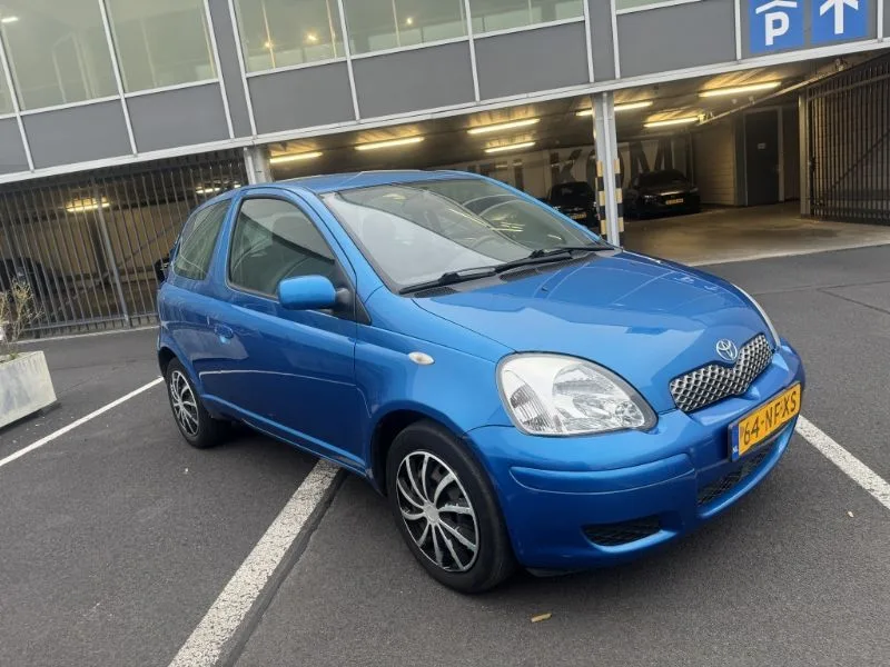 Toyota Yaris (2003) — foto 1