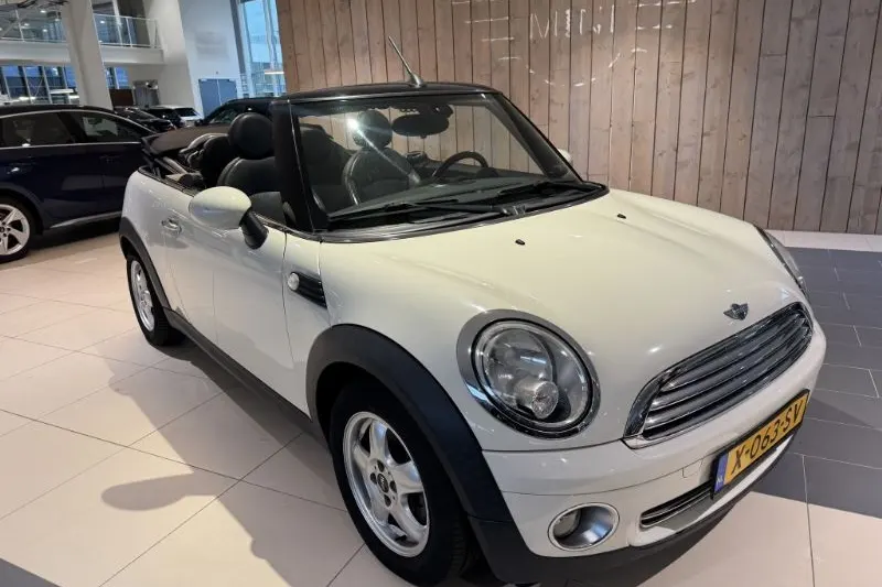 MINI Cabrio (2010)