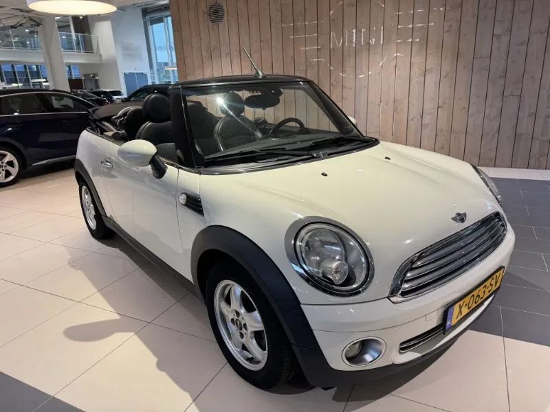 MINI Cabrio (2010) — foto 1
