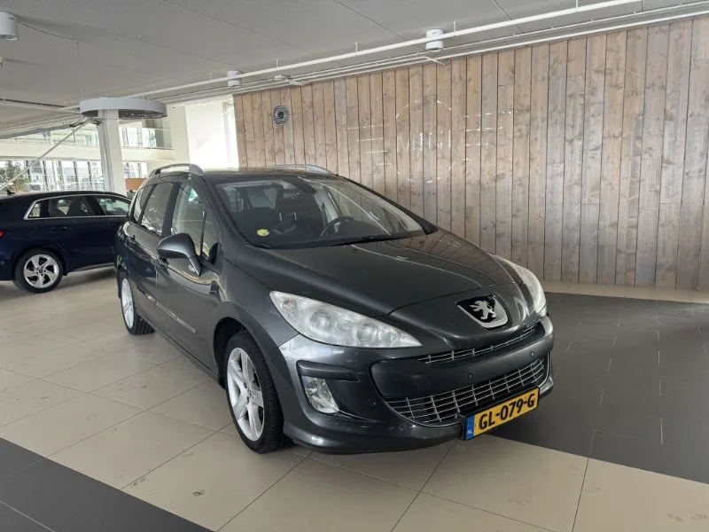 Peugeot 308 (2008) — foto 1