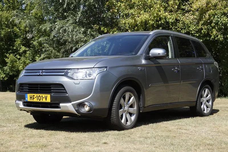 Mitsubishi Outlander (2015)