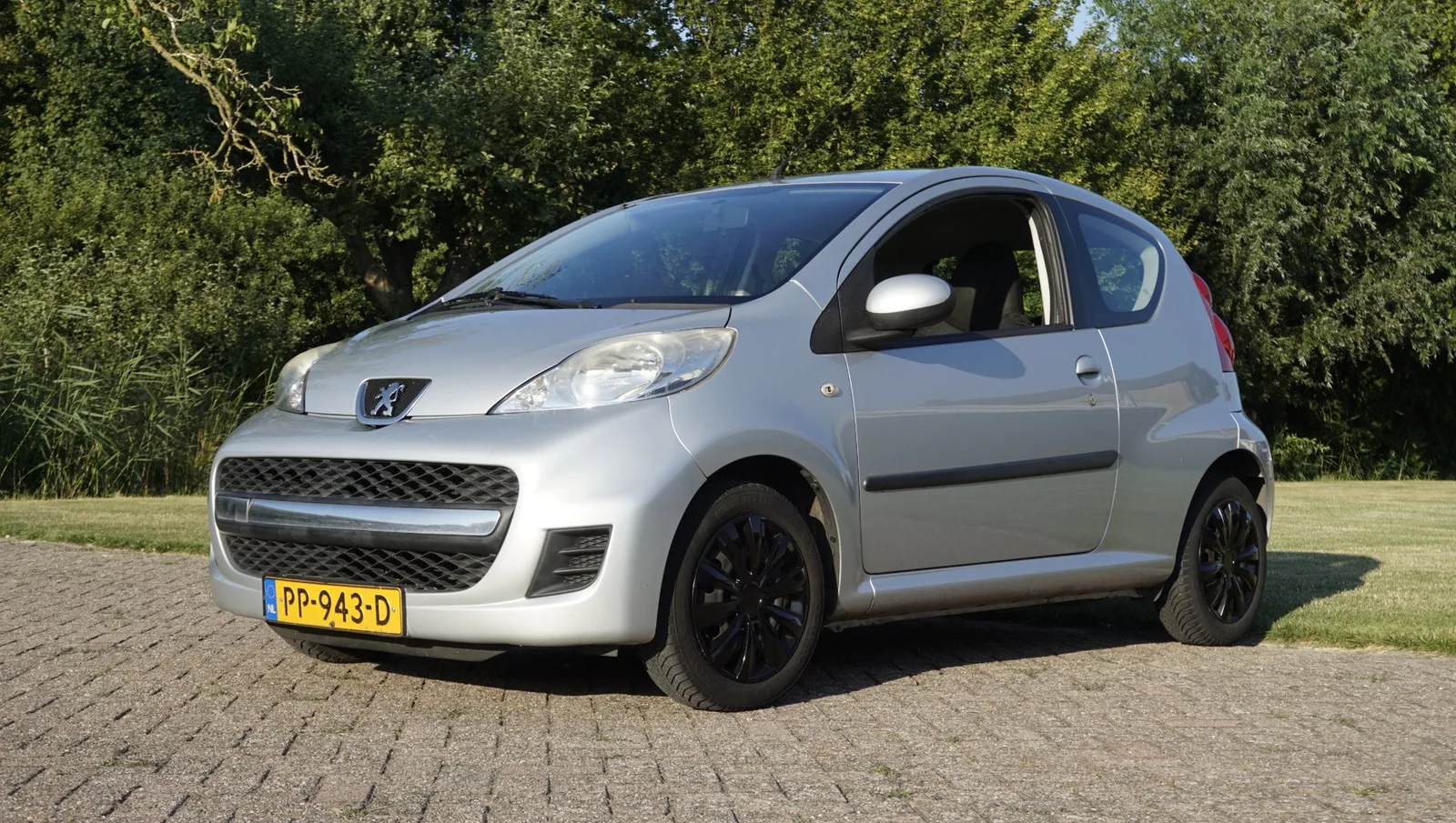 Peugeot 107 (2011) — foto 1