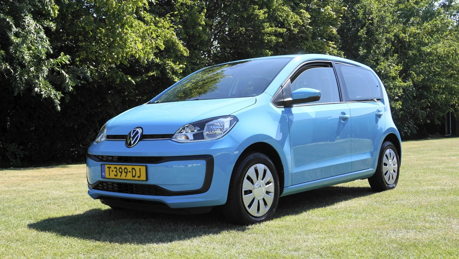 Volkswagen Up! (2023) — foto 1