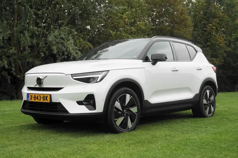 Volvo XC40 (2023)