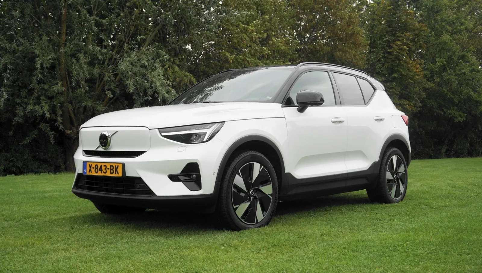Volvo XC40 (2023) — foto 1