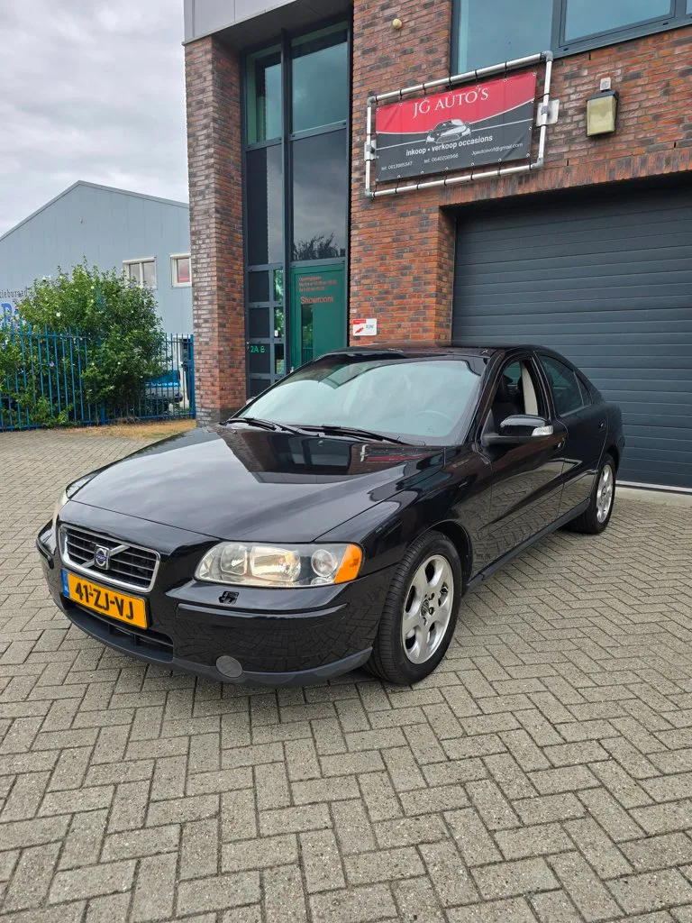 Volvo S60 (2008) — foto 1