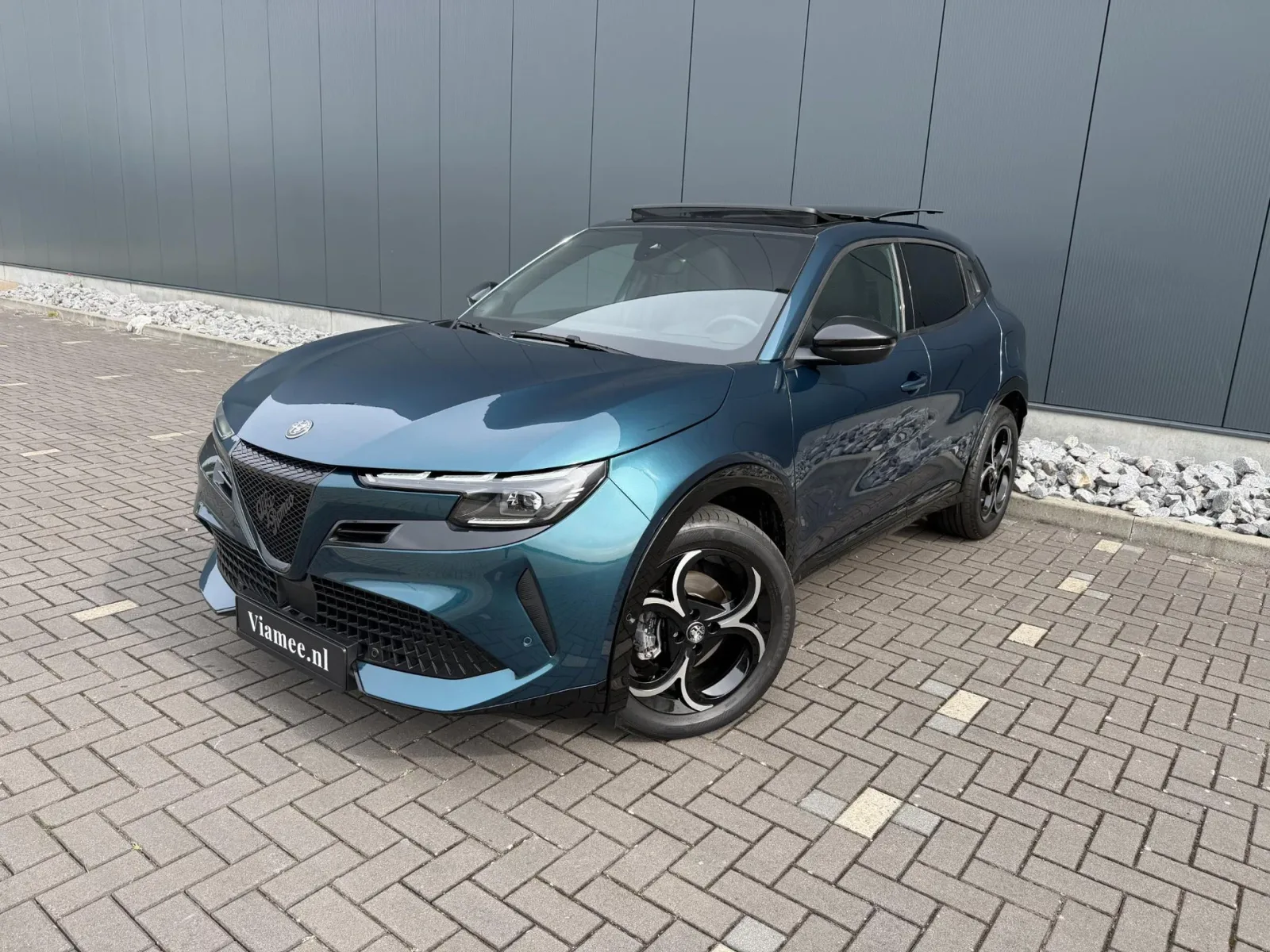 Alfa Romeo Junior (2025) — foto 1