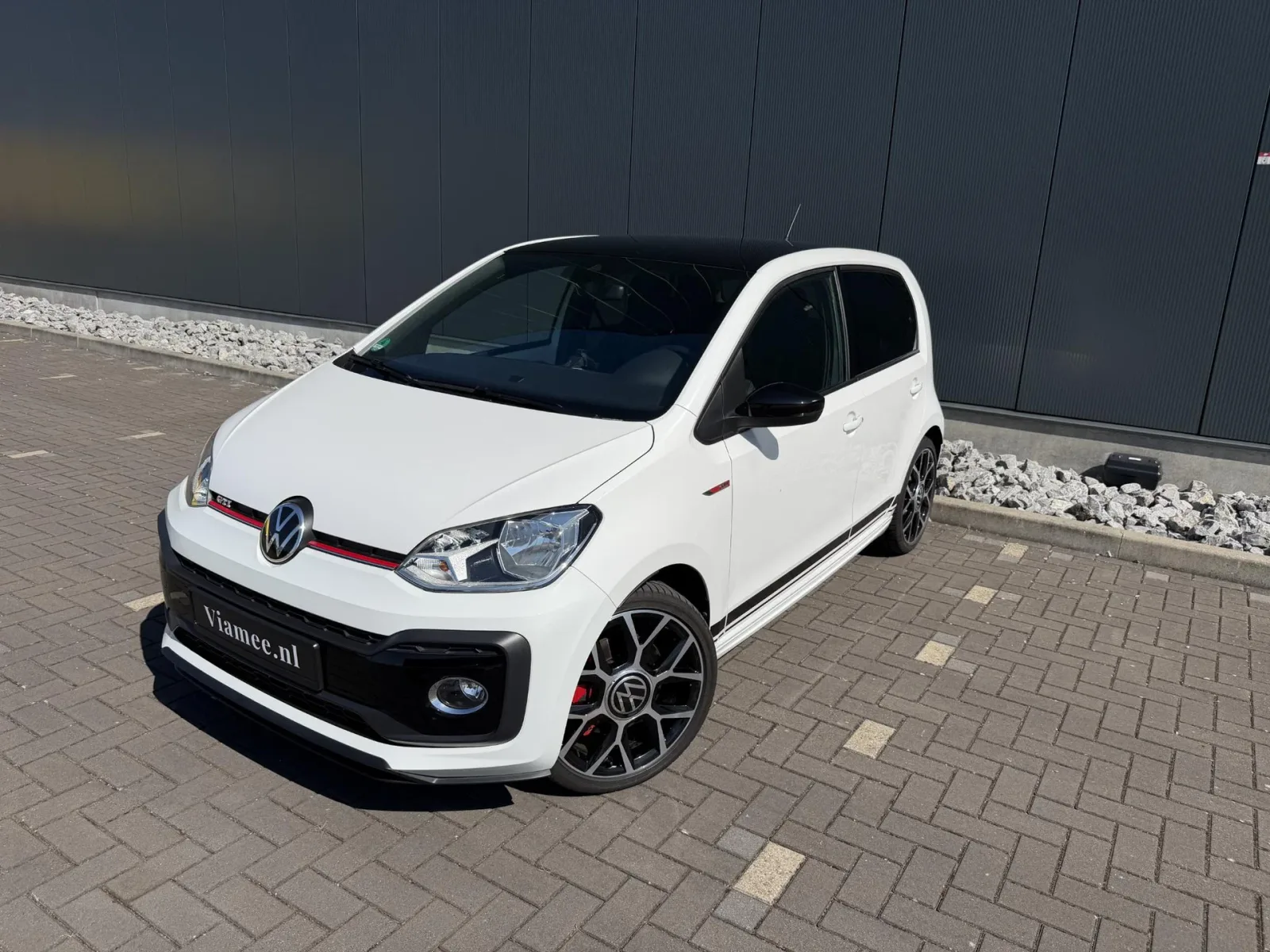 Volkswagen Up! (2022) — foto 1