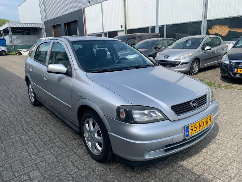 Opel Astra (2004) — foto 1