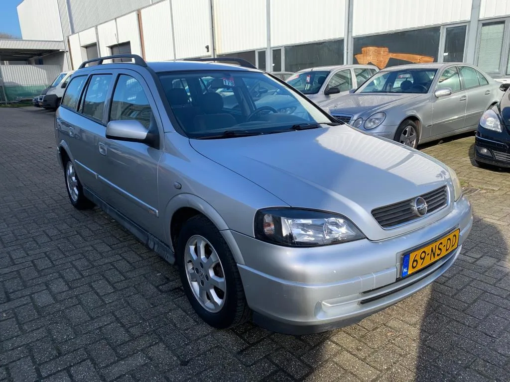 Opel Astra (2004) — foto 1