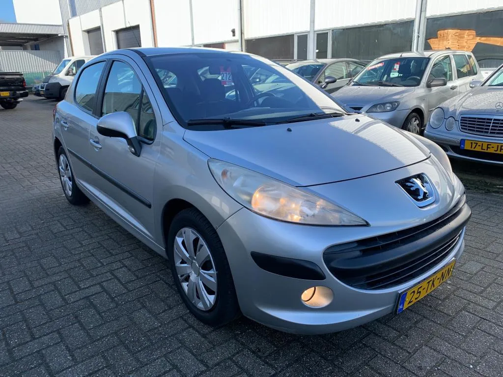 Peugeot 207 (2006) — foto 1