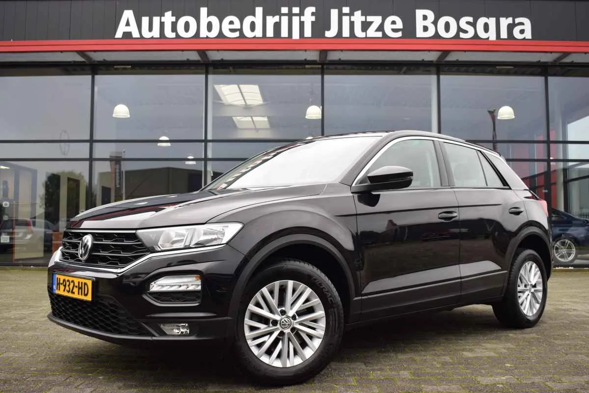 Volkswagen T-Roc (2018) — foto 1