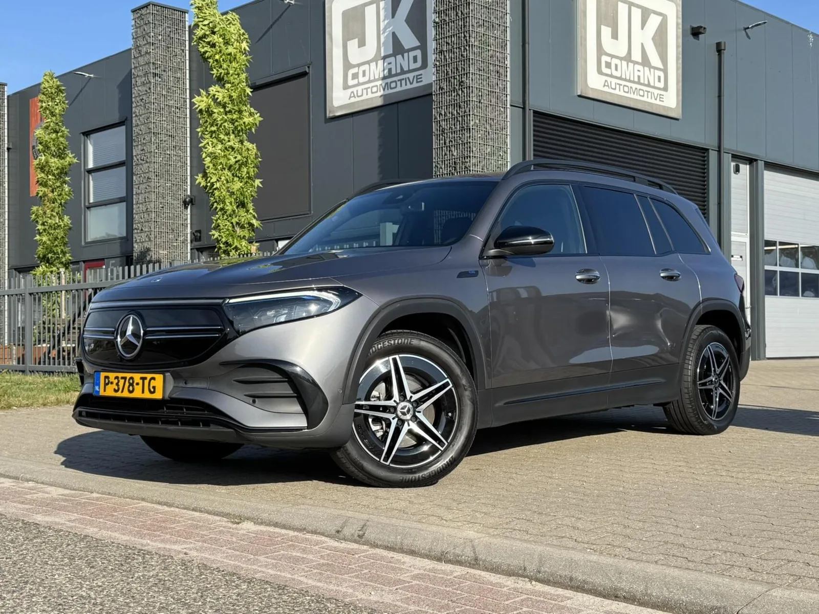 Mercedes-Benz EQB (2022) — foto 1