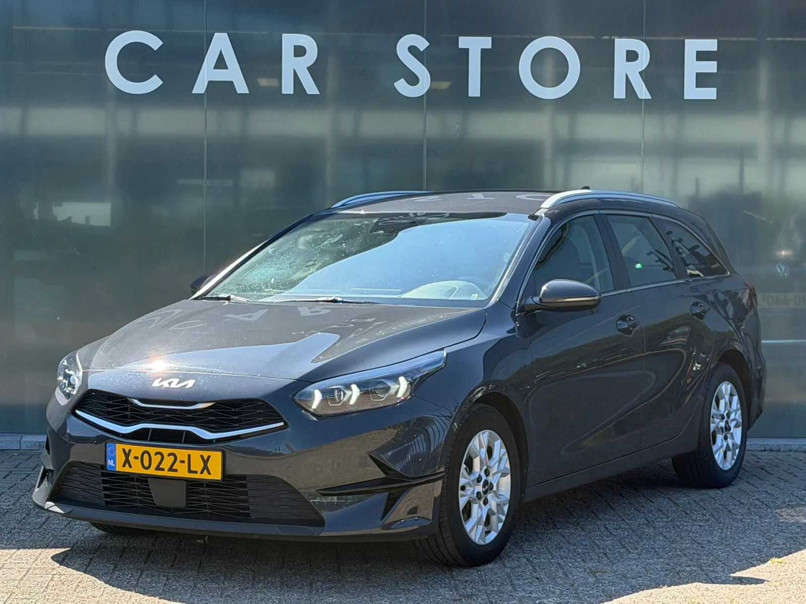 Kia Ceed Sportswagon (2023) — foto 1