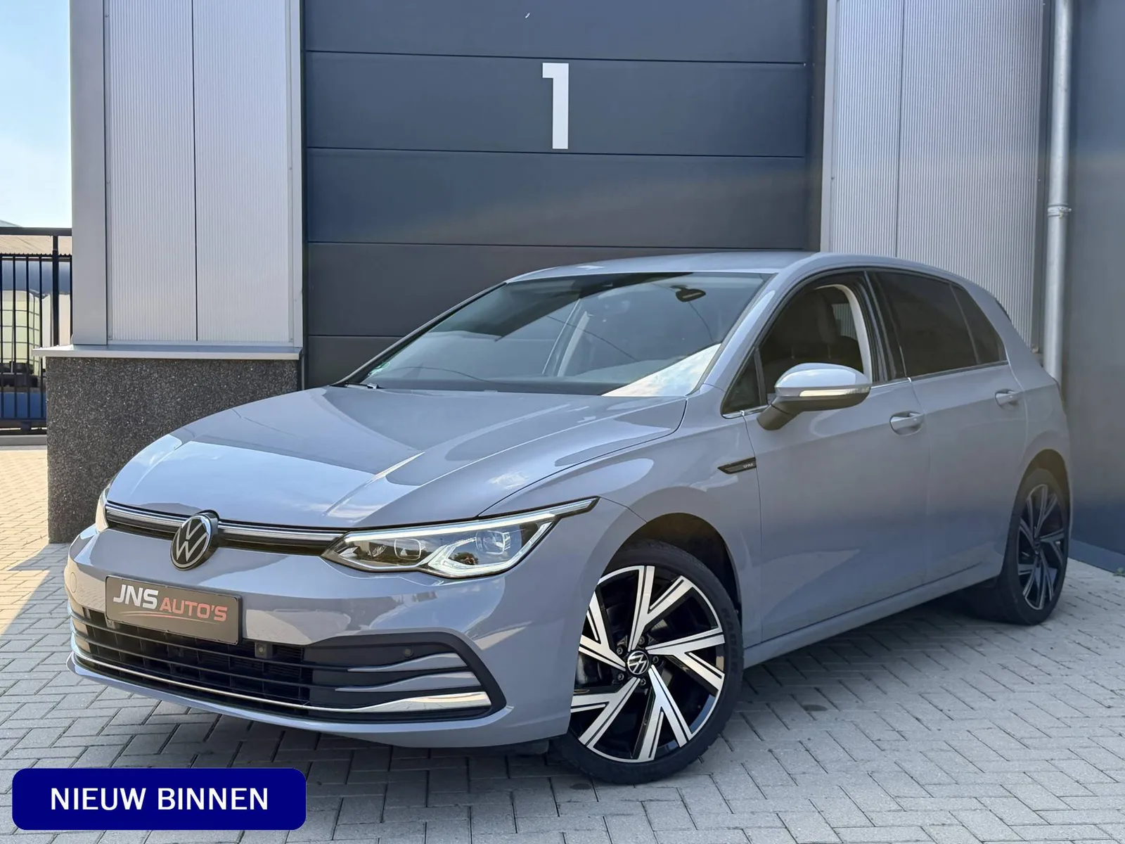 Volkswagen Golf (2024) — foto 1