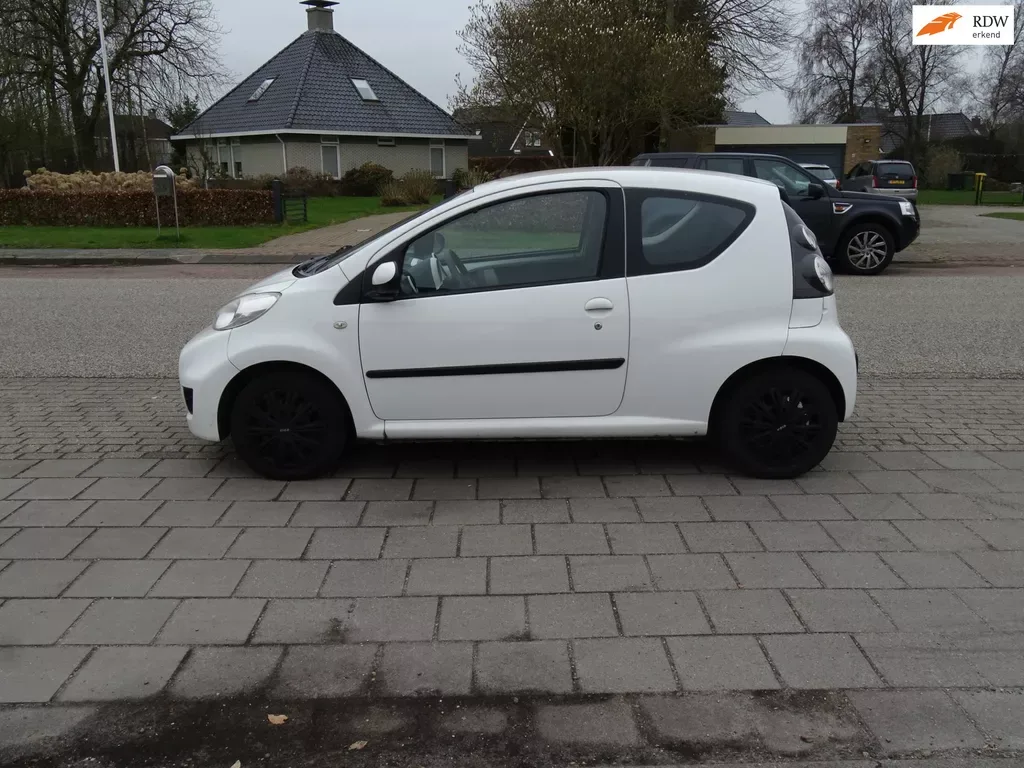 Peugeot 107 (2010) — foto 1
