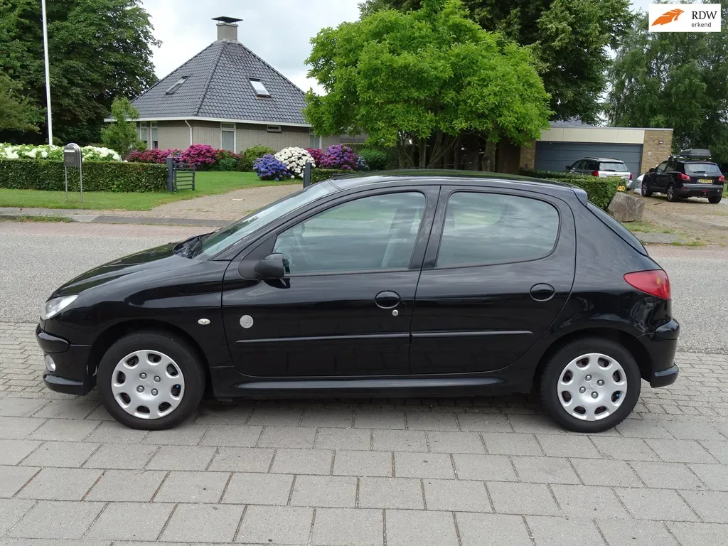 Peugeot 206 (2008) — foto 1