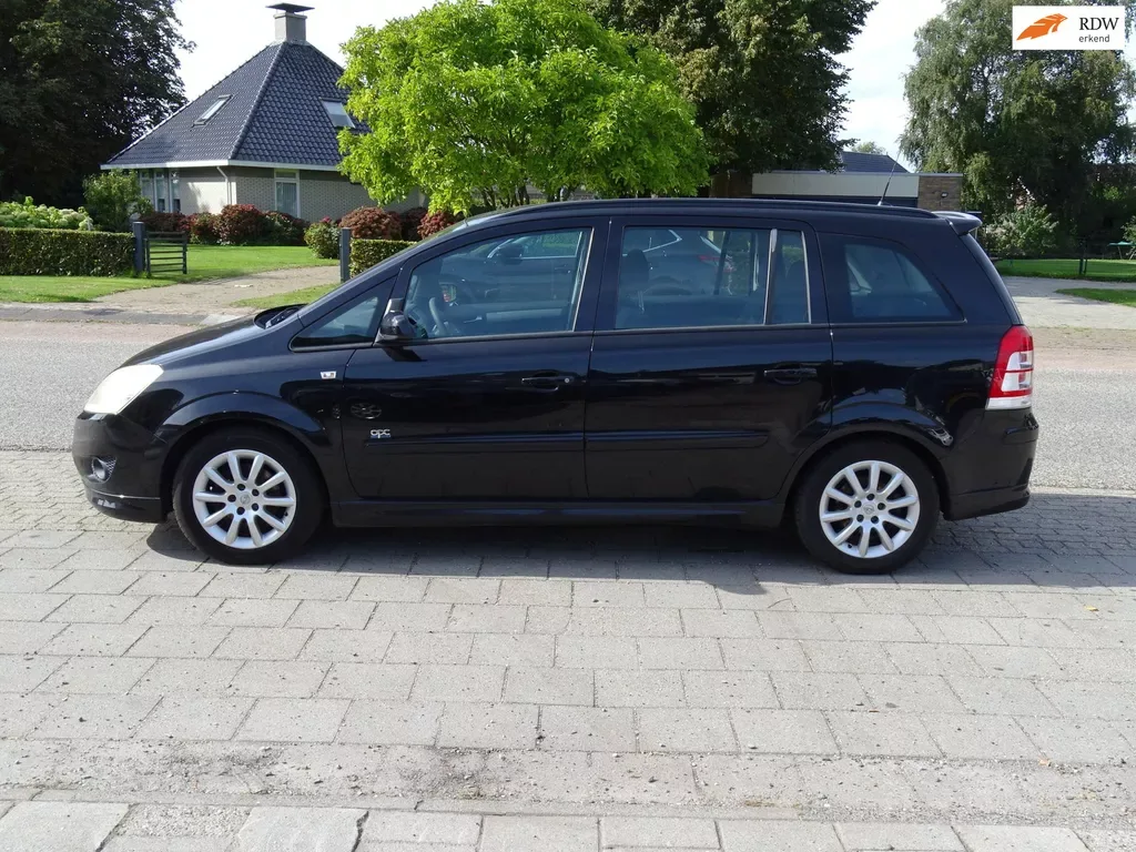 Opel Zafira (2008) — foto 1
