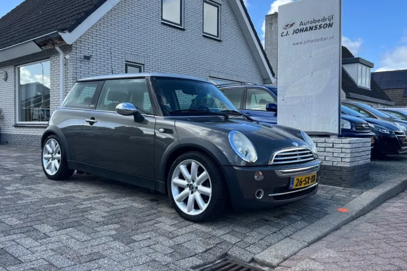 MINI Cooper (2006)