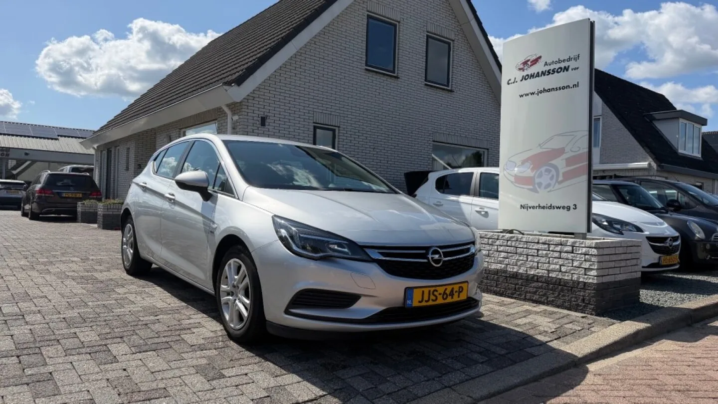 Opel Astra (2019) — foto 1