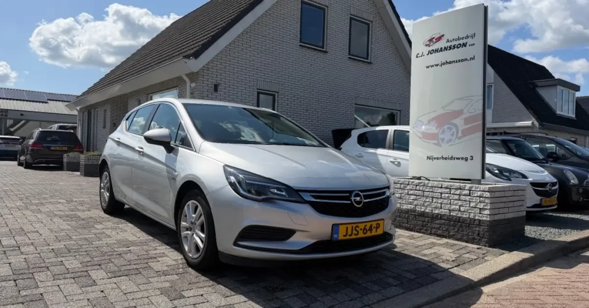 Opel Astra (2019) — foto 1