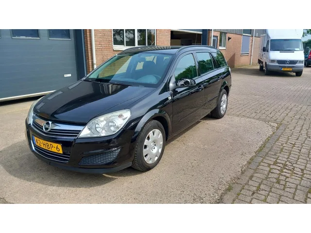 Opel Astra (2008) — foto 1