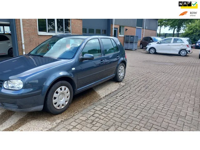 Volkswagen Golf (2002) — foto 1
