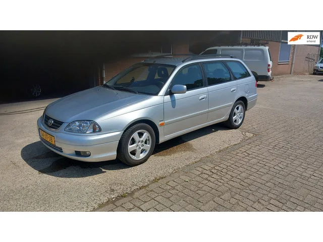 Toyota Avensis (2002) — foto 1