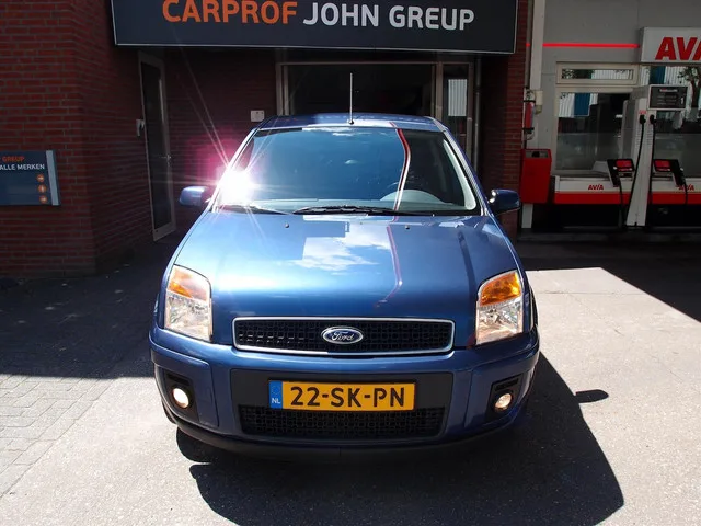 Ford Fusion (2006) — foto 1