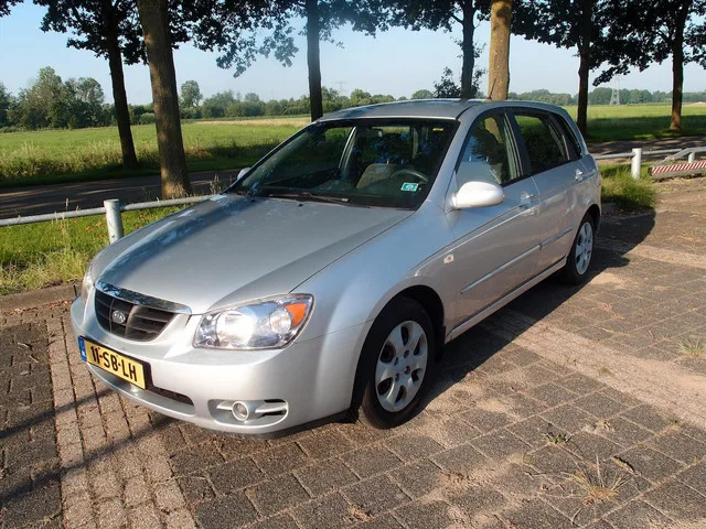 Kia Cerato (2005) — foto 1