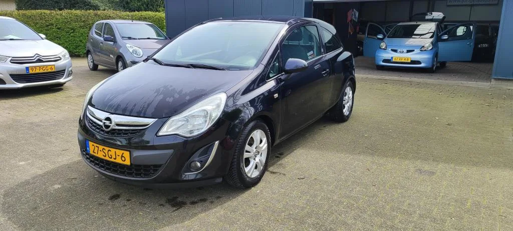Opel Corsa (2011) — foto 1