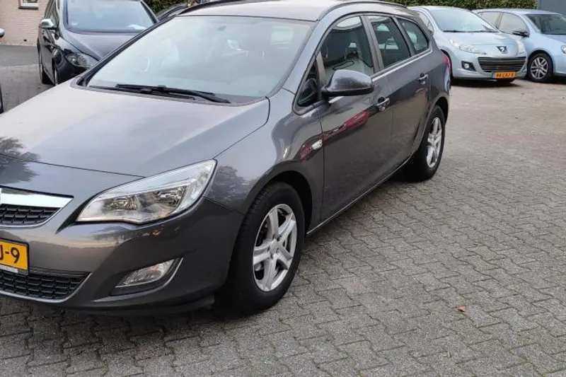 Opel Astra (2012)