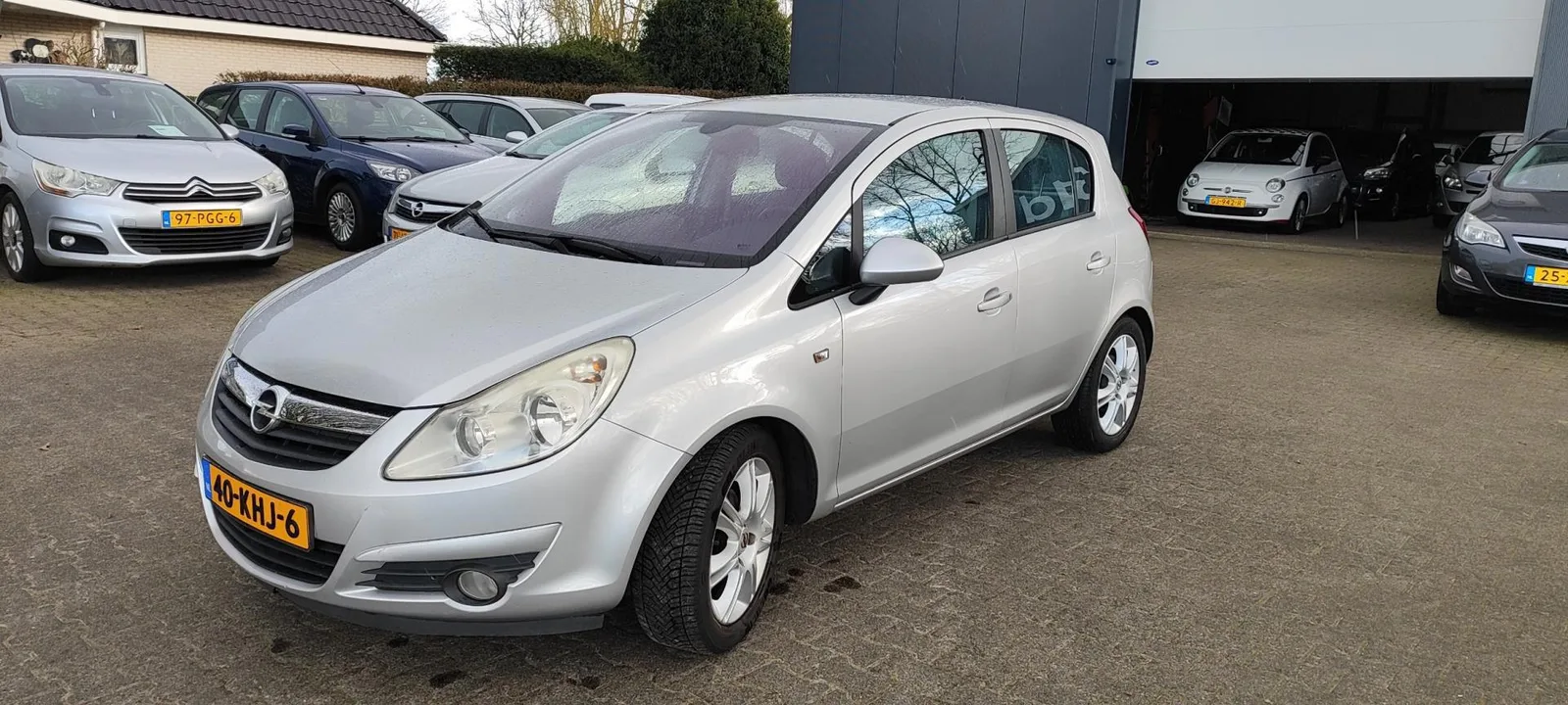 Opel Corsa (2009) — foto 1