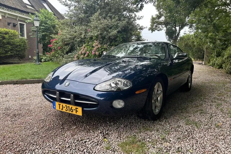 Jaguar XK8 (2001)