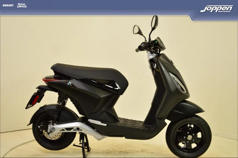 Piaggio 1Plus45kmh (2026)