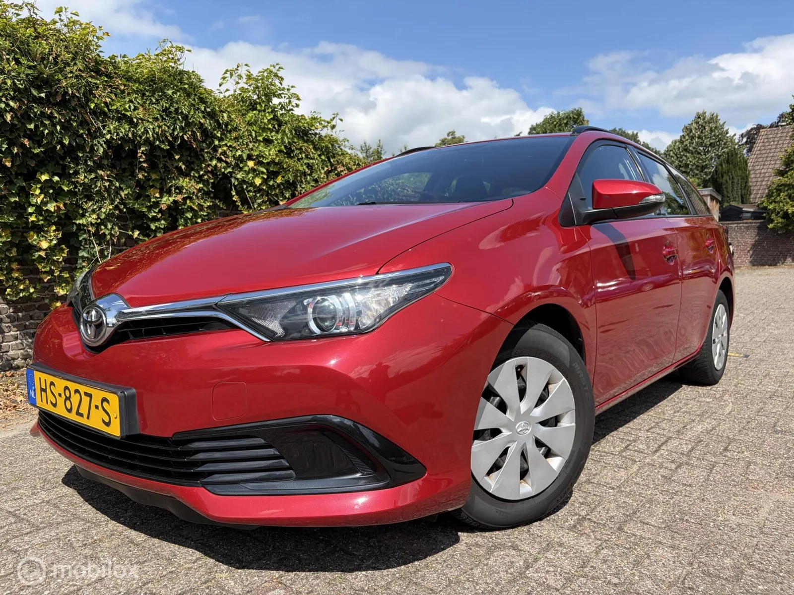 Toyota Auris (2015) — foto 1