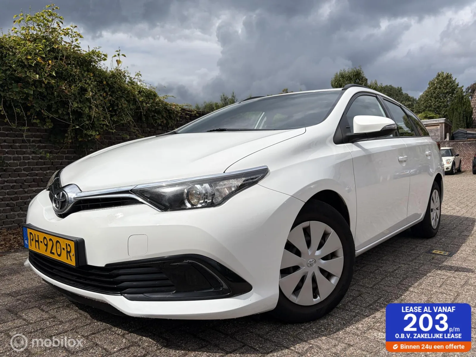 Toyota Auris (2017) — foto 1