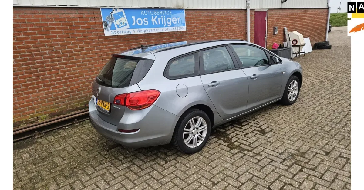 Opel Astra (2011) — foto 1