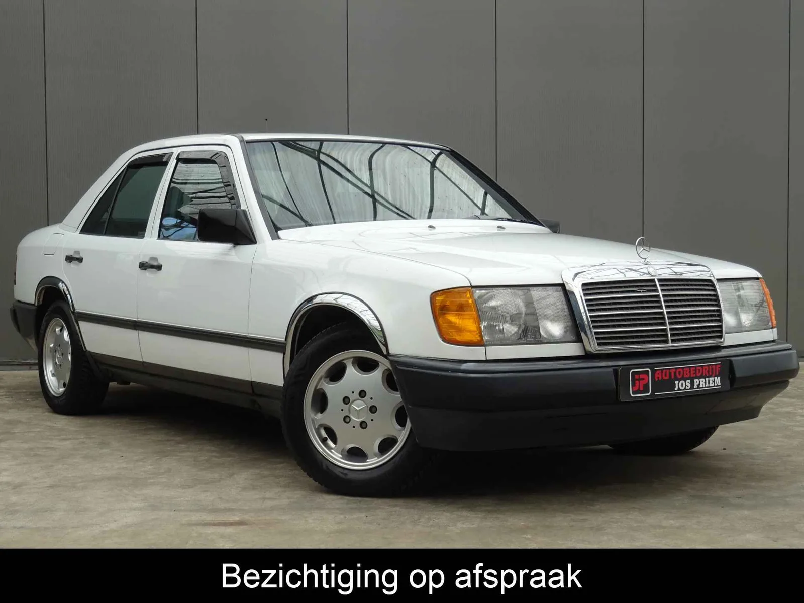 Mercedes-Benz 200-280 (1985) — foto 1