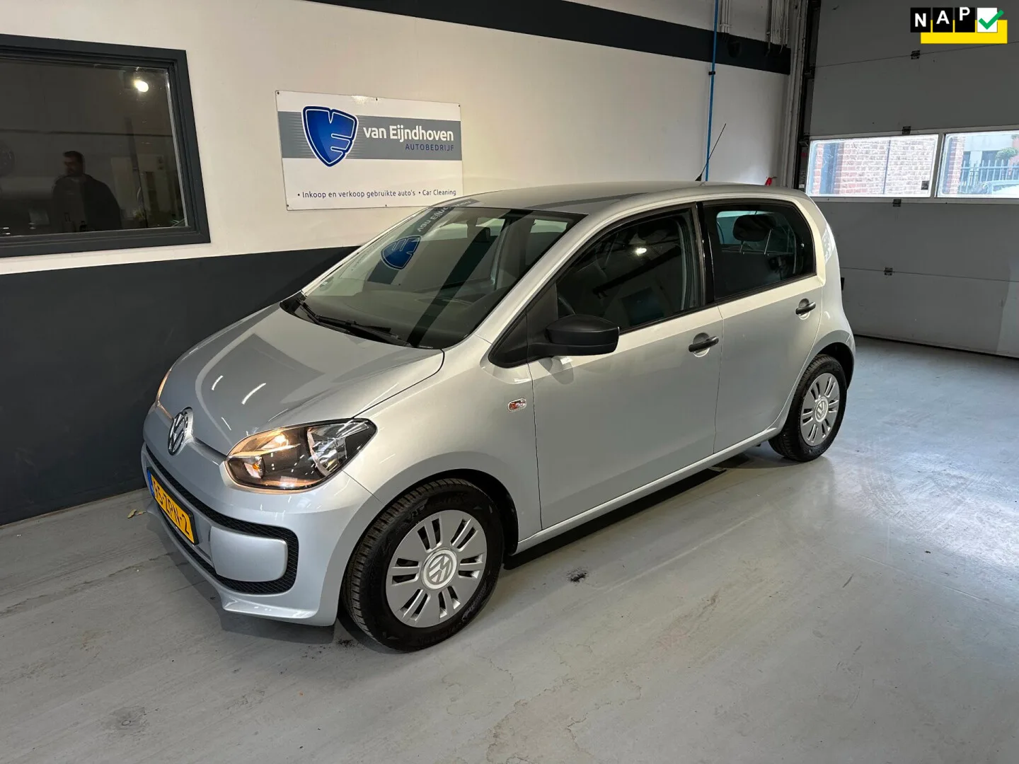 Volkswagen Up! (2013) — foto 1