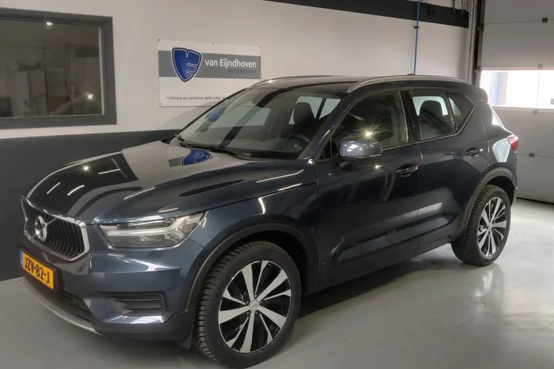 Volvo XC40 (2022)