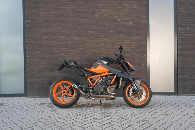 KTM 1290 SuperDuke R (2021)