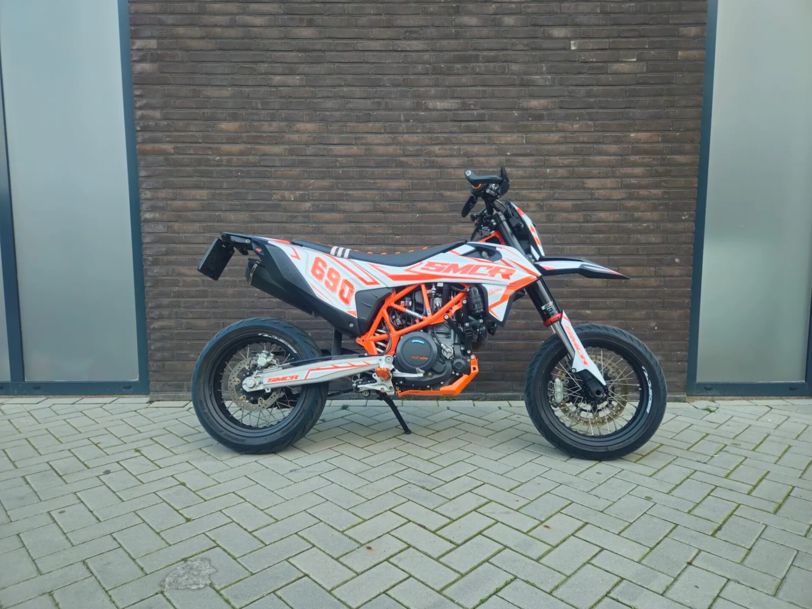 KTM 690 SMC R (2019) — foto 1