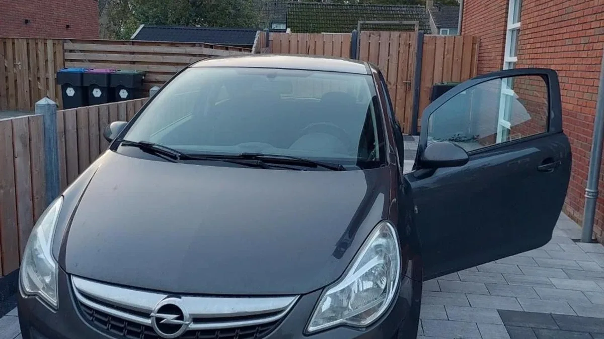 Opel Corsa (2011) — foto 1