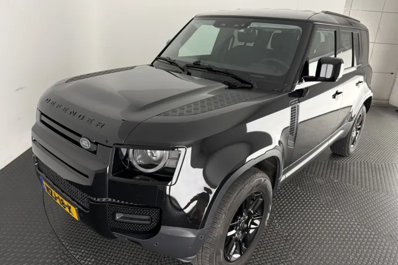 Land Rover Defender (2025)