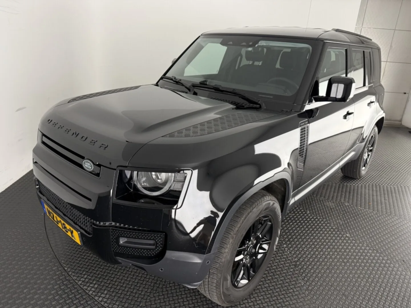 Land Rover Defender (2025) — foto 1