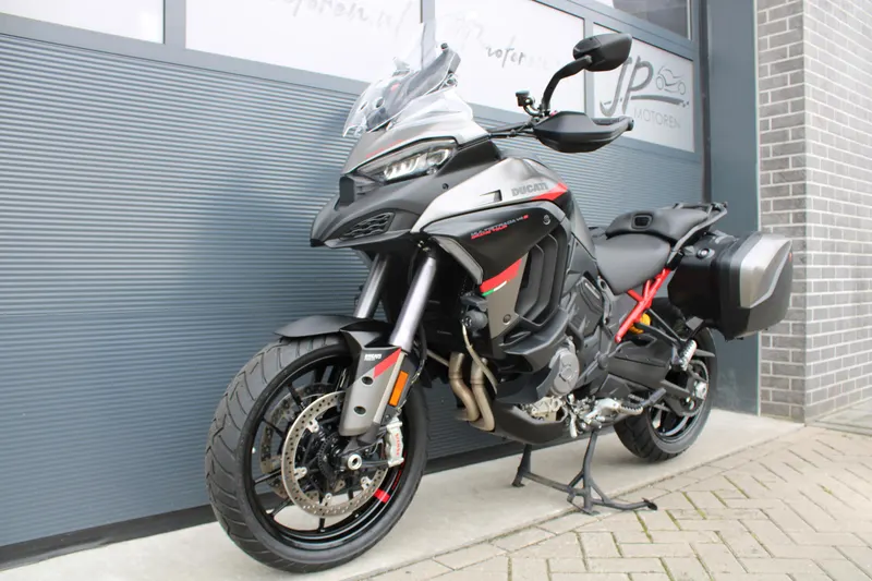 Ducati Multistrada V4S Grand (2024)