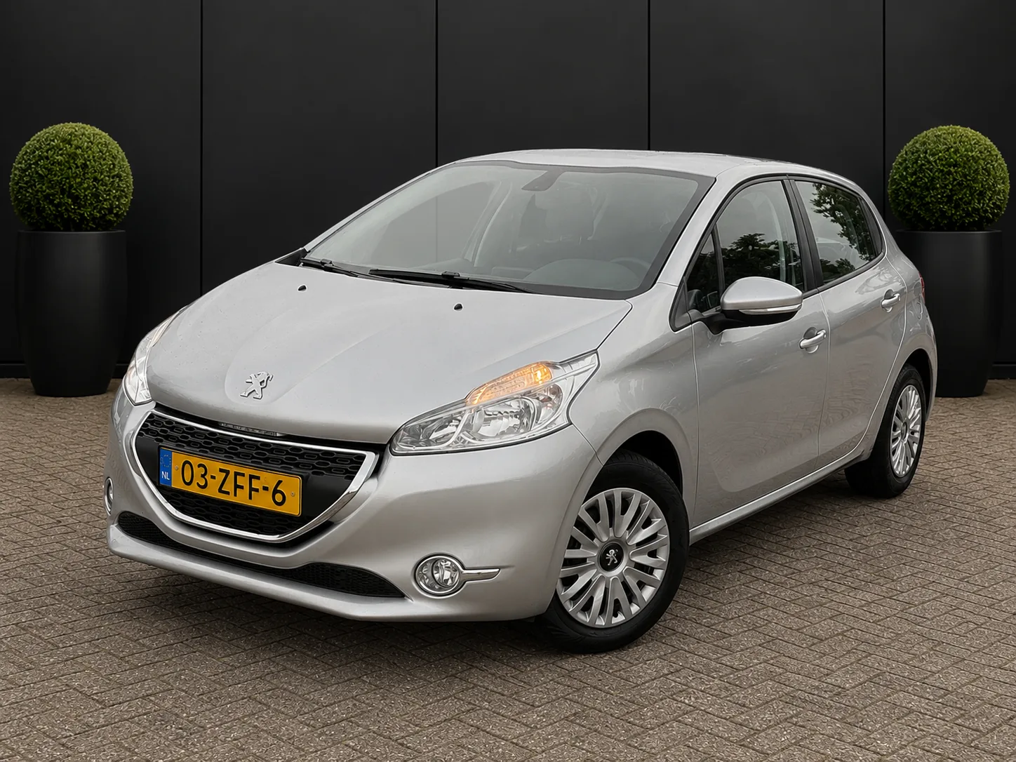 Peugeot 208 (2012) — foto 1