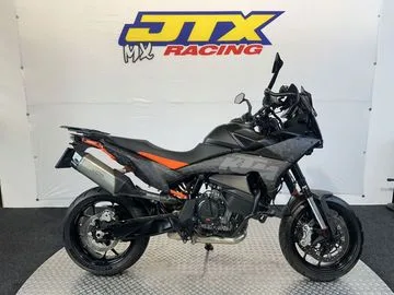 KTM 890 SMT (2023) — foto 1