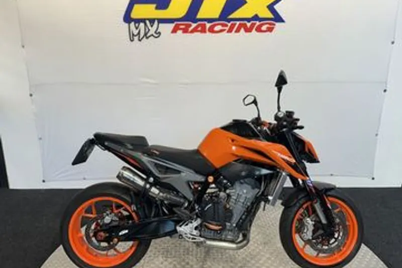 KTM 790 Duke L (2024)